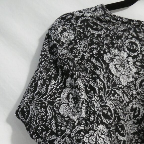CROFT & BARROW Classic Tee | large | Floral Short Sleeve Black and White T-Shirt - Picture 9 of 15